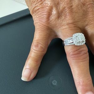 Lab grownwomens diamond ring